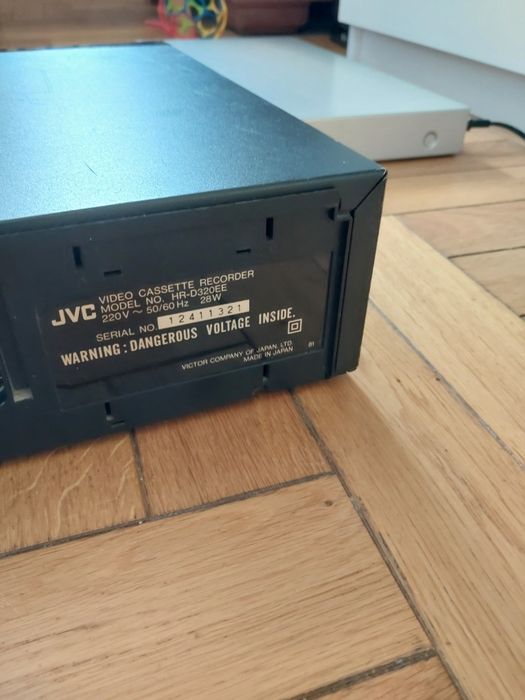Magnetowid vhs JVC z pilotem uszkodzony
