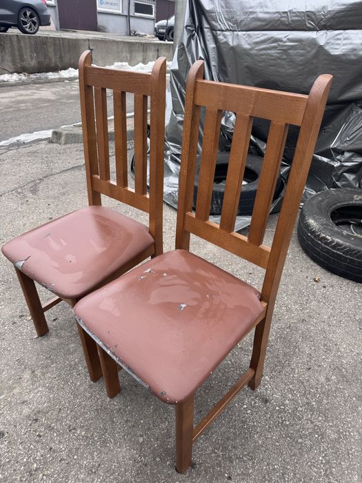 Dwa krzesła drewniane