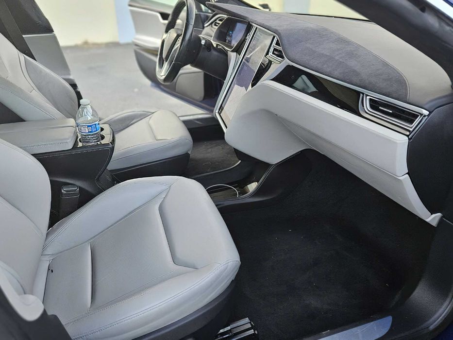 Tesla Model S 90D      2015