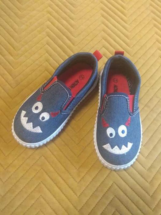 Wsuwane kapcie Action Boy 24 NOWE