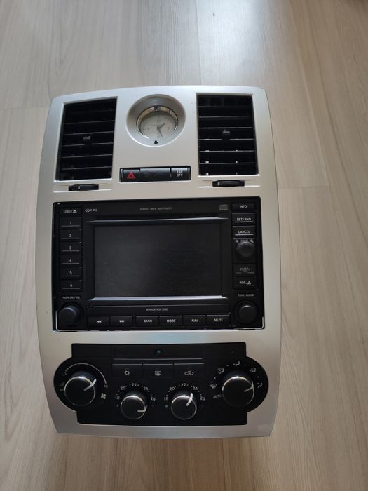 Radio nawigacja  panel klimatyzacji ramka chrysler 300c