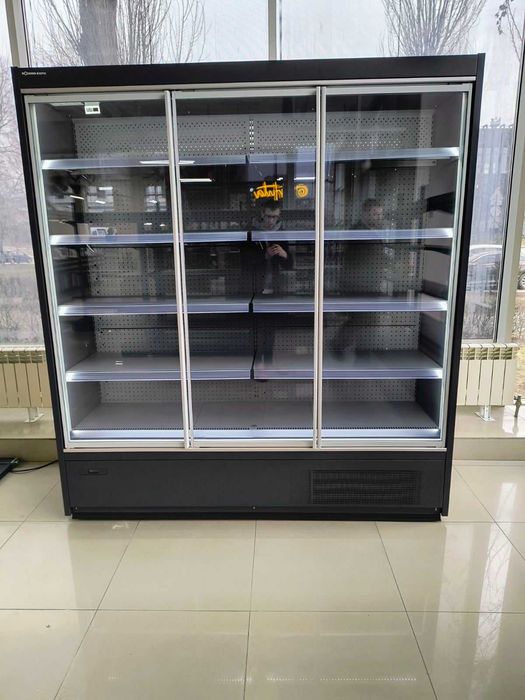 Торгові стелажі. Каса. Гачки. Торгове обладнання в магазин. Вітрини