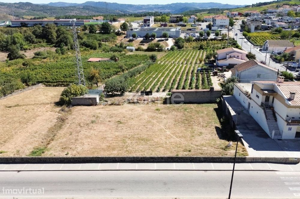 Lote de terreno com 595 m²