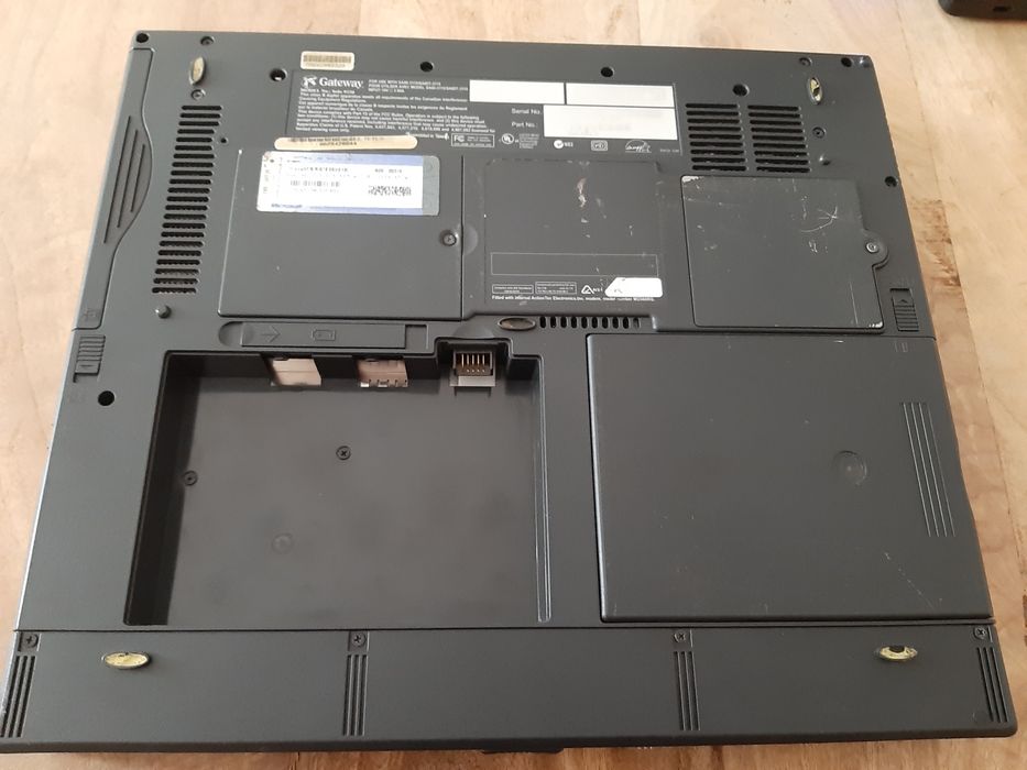 Computador portátil Gateway Solo 9550