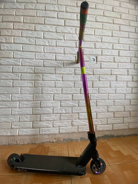 Трюковий самокат OTTER H11 Neochrome-  середнього рівня