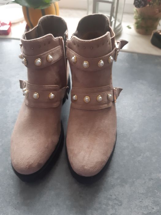 Nowei zamszowe buty