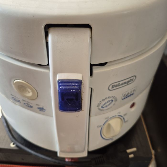 Фритюрница Delonghi