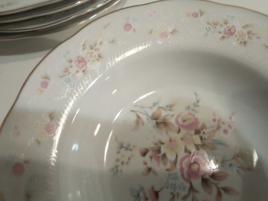 Serviço de jantar antigo para 4 pessoas, de Yong Sheng Porcelain Comp.