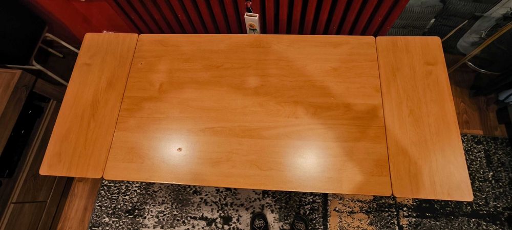 Stół rozkładany do salonu lub pokoju tanio