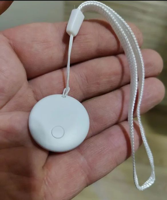 Пристрій для відстежування місцезнаходження людини, машини, дитини т.д