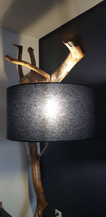Lampa podłogowa konar drzewa