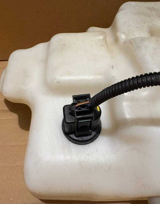 Продам бачки омивача фар 3л і 5л Шкода Октавія тур, реле 4B0 955 531C