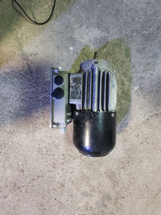 Título: Inversor de Frequência Emerson Commander SK 0.75kW  mais motor trifásico de 0.75 kv