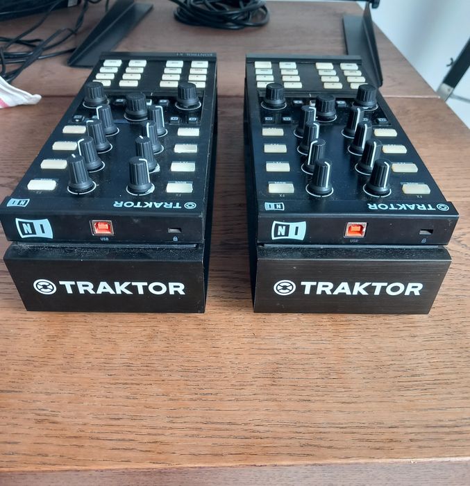 Traktor Kontrol X1 + stand