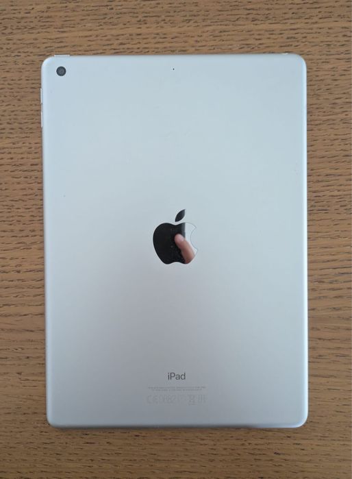 Ipad de 5a geracao 128 como novo