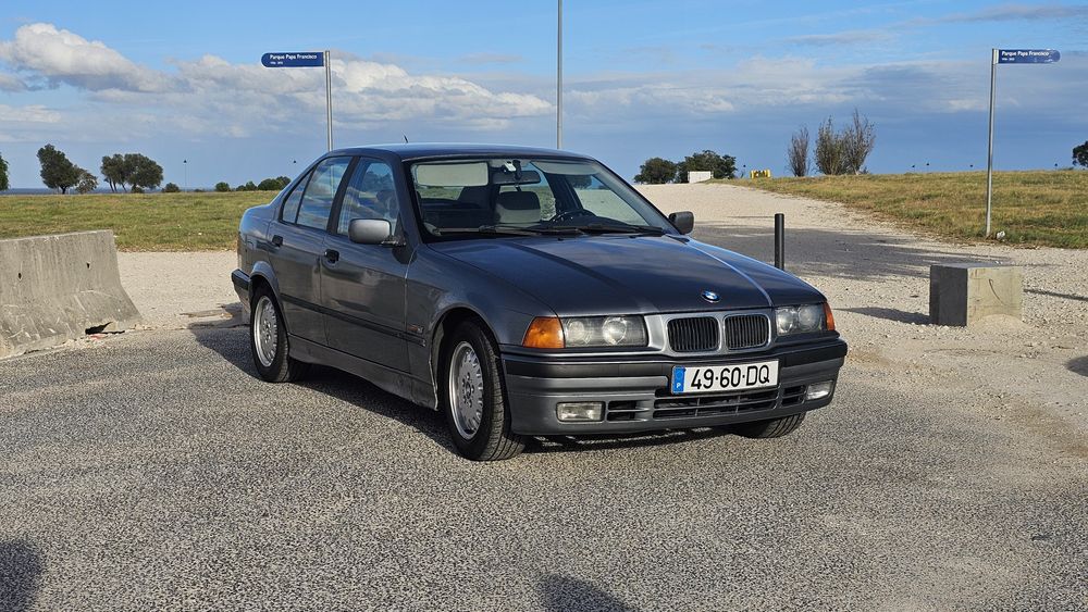 BMW E36 318is - Sedan