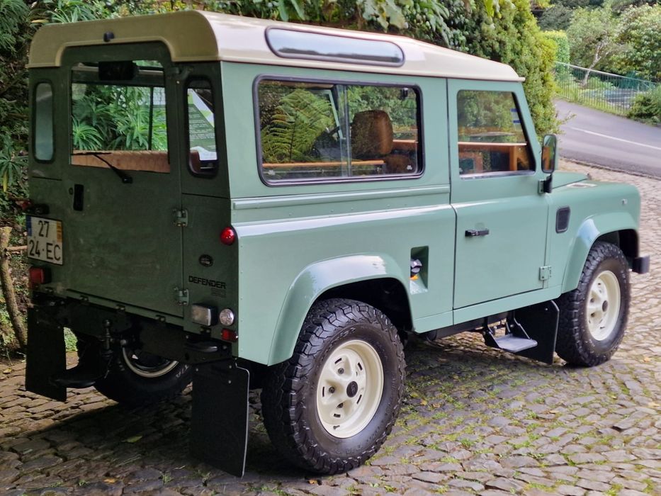 Land rover defender