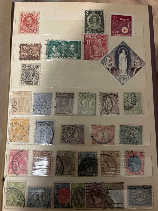 3 klasery znaczków ze świata