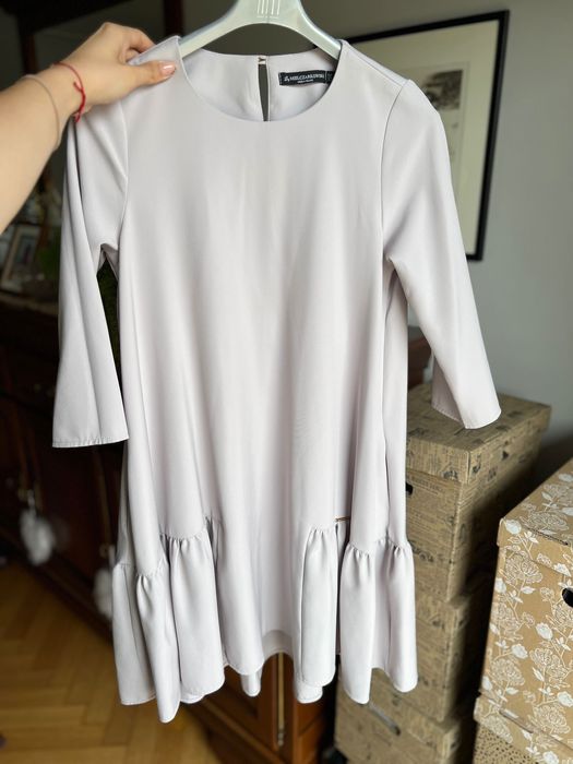 Liliowo popielata sukienka wizytowa By Mielczarkowski