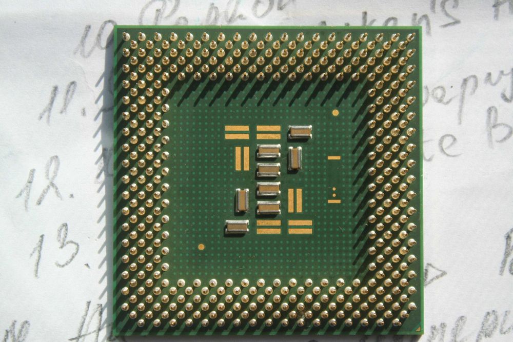Лот ретро-процессоров (8 шт): 486, Pentium MMX, Cyrix 6x86 и др.