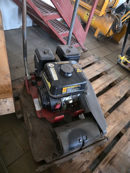 Dynapac LF90 – zagęszczarka 90/100 kg