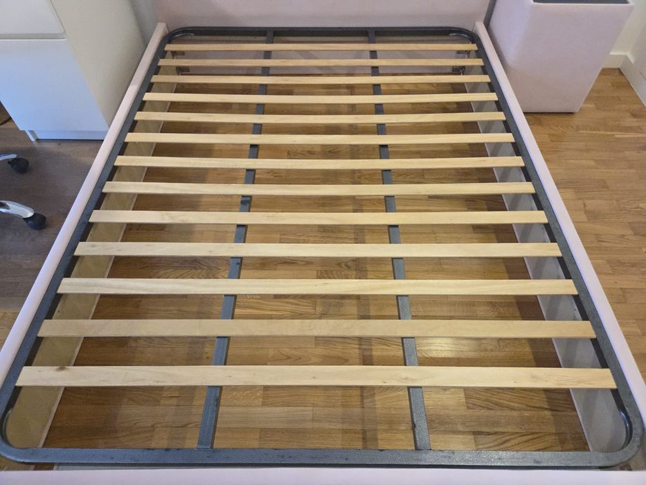 IMPERDÍVEL RIGOROSAMENTE NOVA!!! Conjunto de cama e mesa de cabeceira