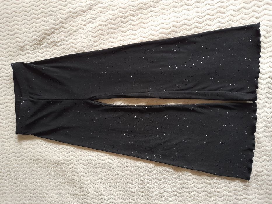 Czarne z brokatem spodnie prążkowane flare dzwony rozszerzane r. 128