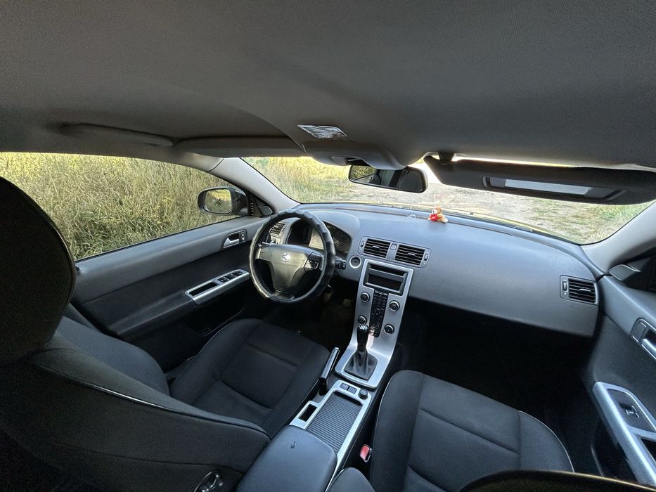 Volvo v50.  Вольво в50.
