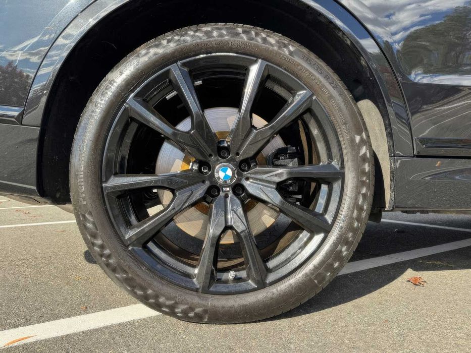 BMW X7 M60i      2024