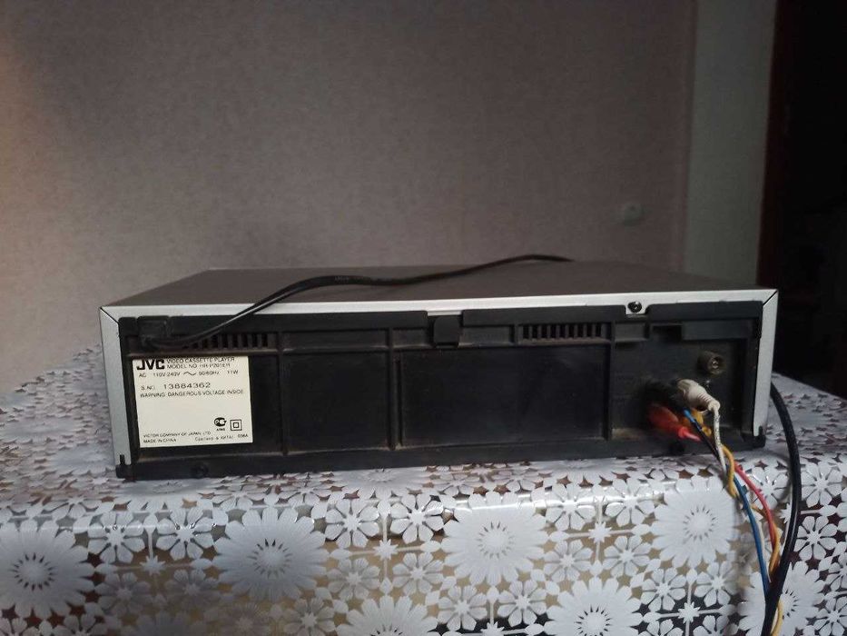 Видеомагнитофон касетный JVC HR-P201ER
