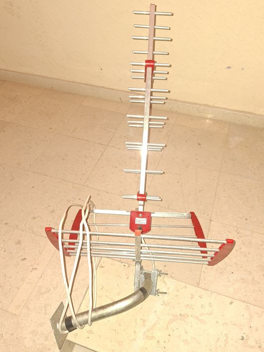 Antena TDT Exterior  Digital canal 21 a 69 + Suporte | NOVA