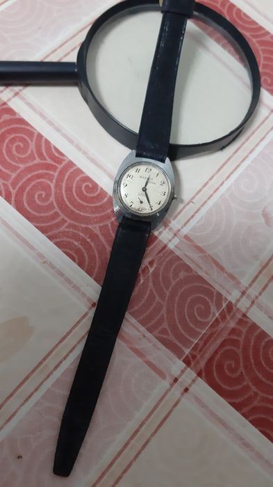 Relógio de pulso, antigo e a funcionar