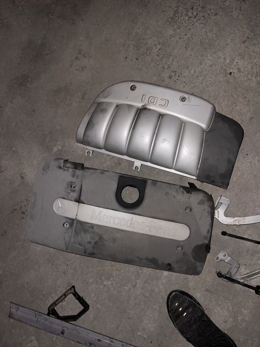 Крышка мотора 612 мерседес 2.7