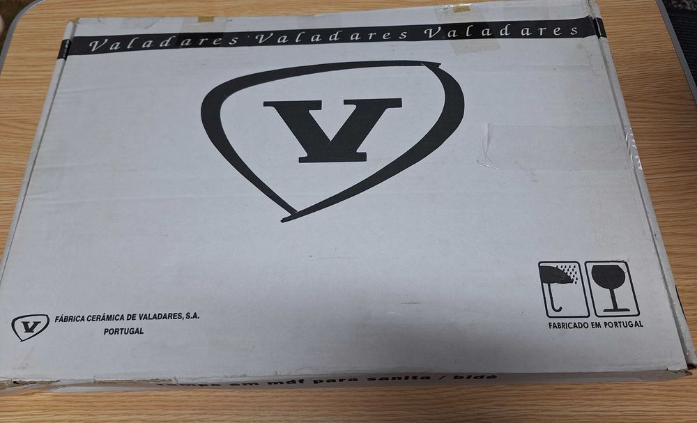 Tampa de Sanita "Valadares" - Mod. Thema/Elegance- Cor Almond-Dourado