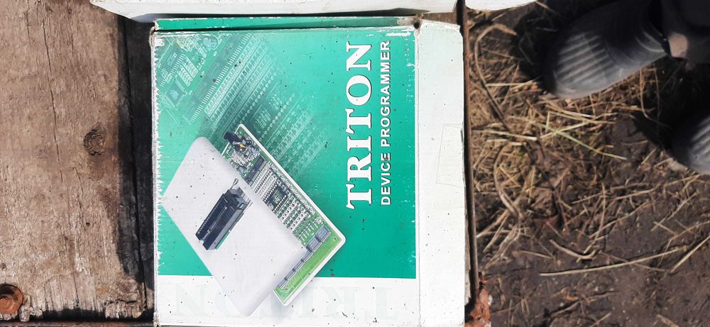 Продам програматор Тритон. COM-порт.