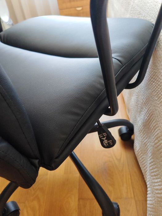 Cadeira escritório nova