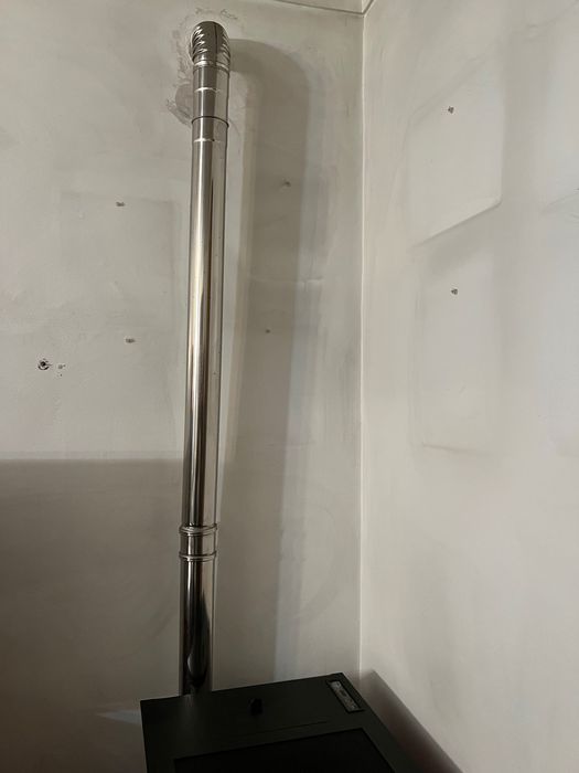Salamandra a pellets Indigo Evo Burdeos 7 KW vermelho Freepoint.