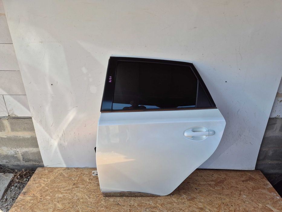 Toyota Auris II drzwi lewe tylne tył.