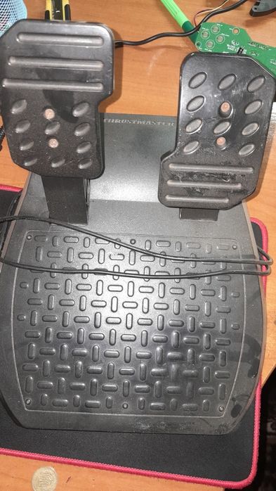 продам педали на игровой руль THRUSTMASTER T80