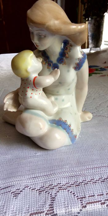 Фарфоровая статуэтка "Материнство" 1973-1991 гг., Полонне, СССР