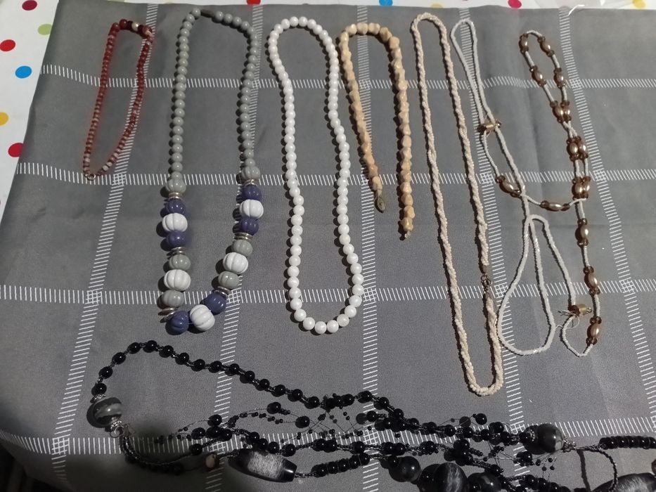 Бусы и другие украшения