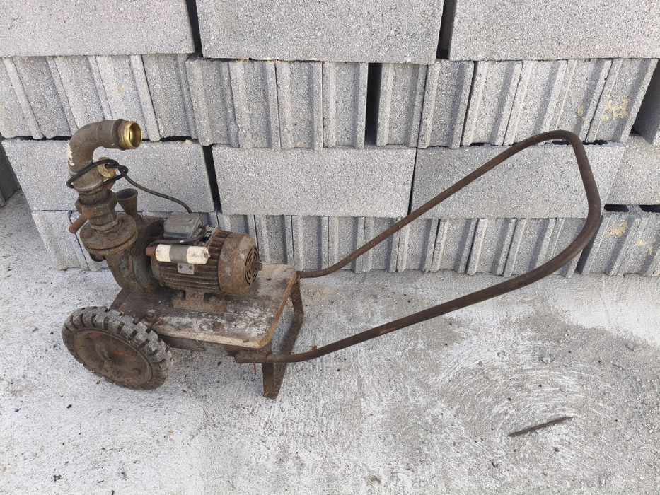 Bomba de Água Monofásica Electro Alfa com Carrinho (A Trabalhar)