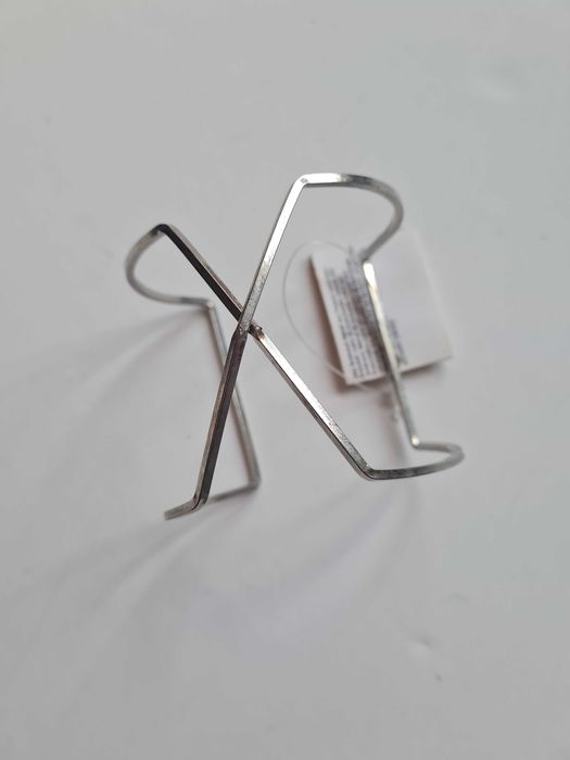 Pulseira de metal nova