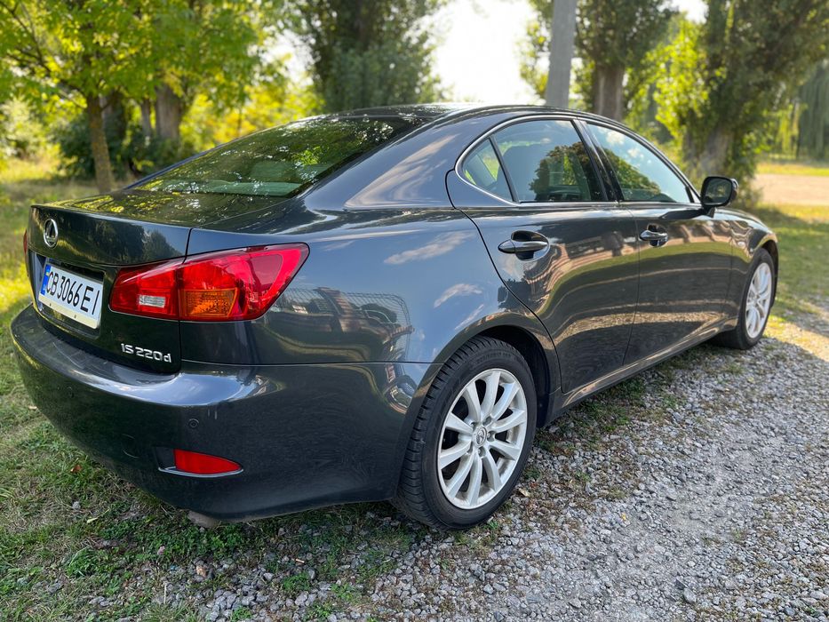 Продам Lexus is 220d