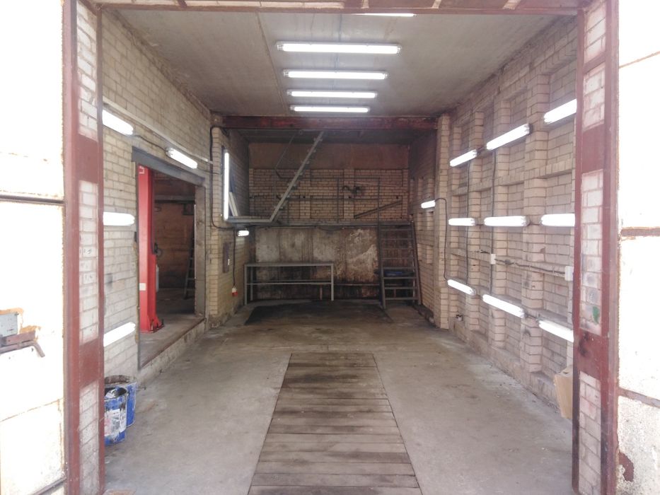Здам в оренду два двоповерхових великих гаража.