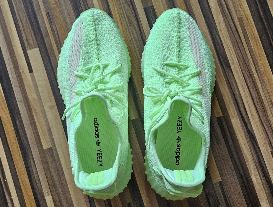 Adidas Yeezy Boost 350 V2 Glow