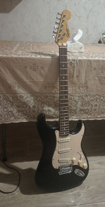 Fender squier в хорошем состоянии