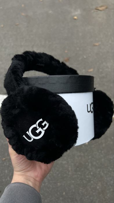 Чорні навушники ugg в наявності