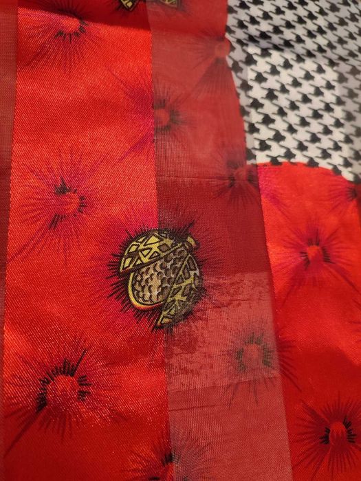 sztuczny jedwab marki Re Collection.