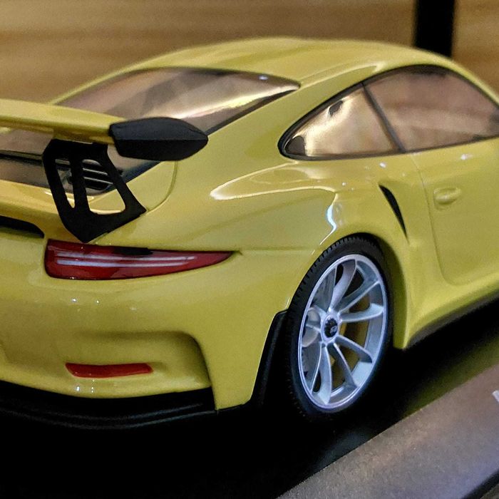 Porsche 911 (991) GT3 RS 2015 (amarelo) Minichamps 1:18